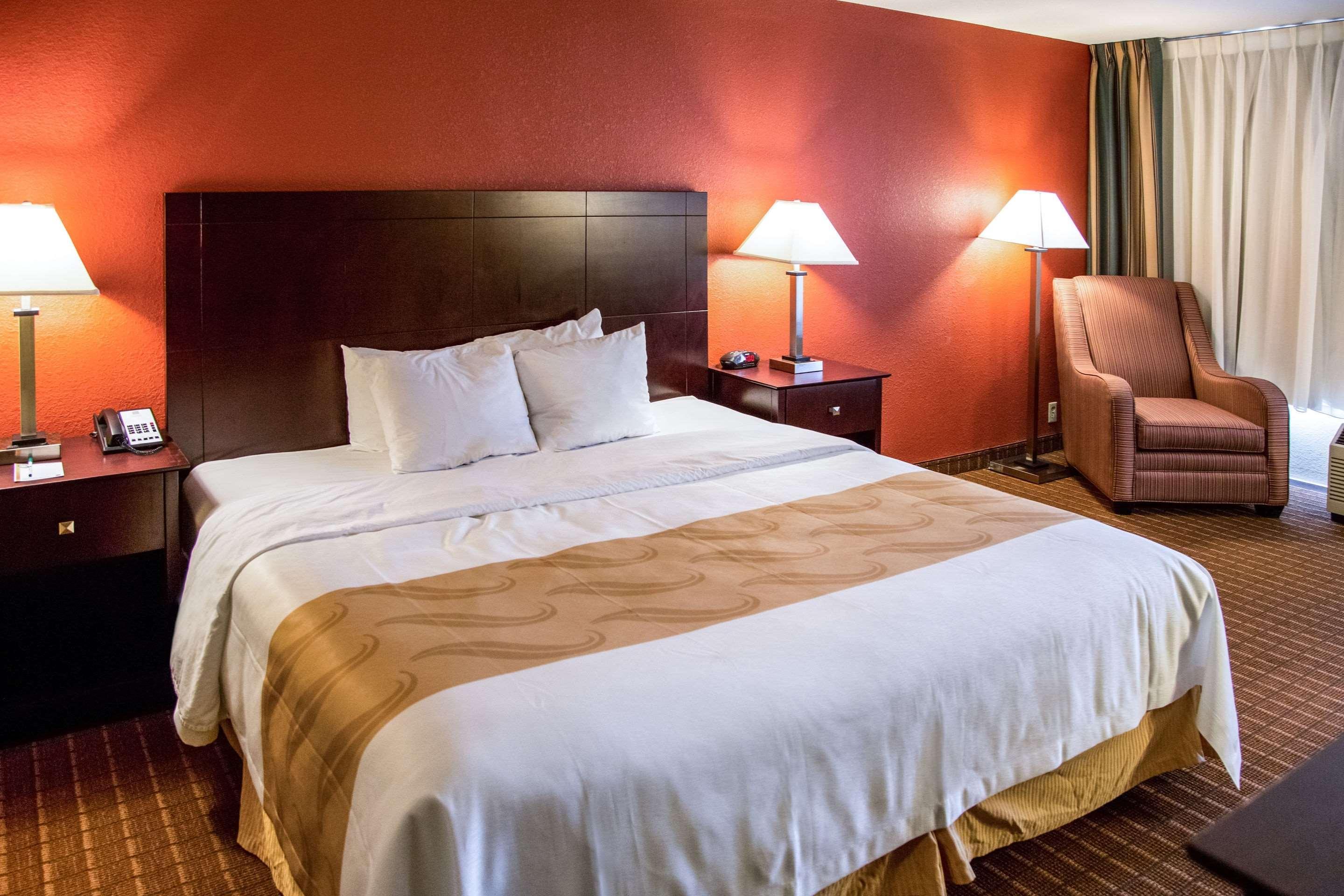 Quality Inn Fort Dodge Exteriör bild