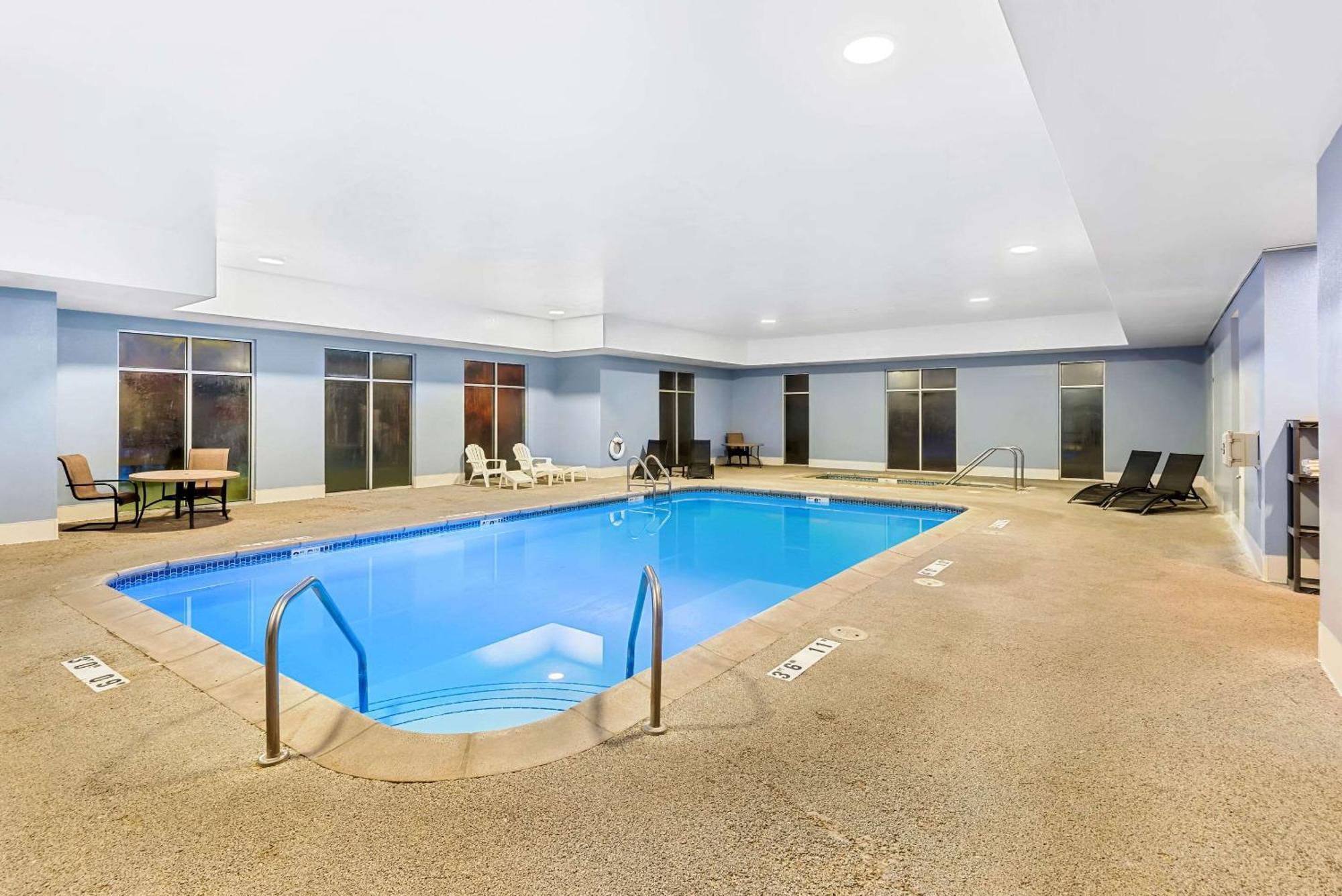 Quality Inn Fort Dodge Exteriör bild