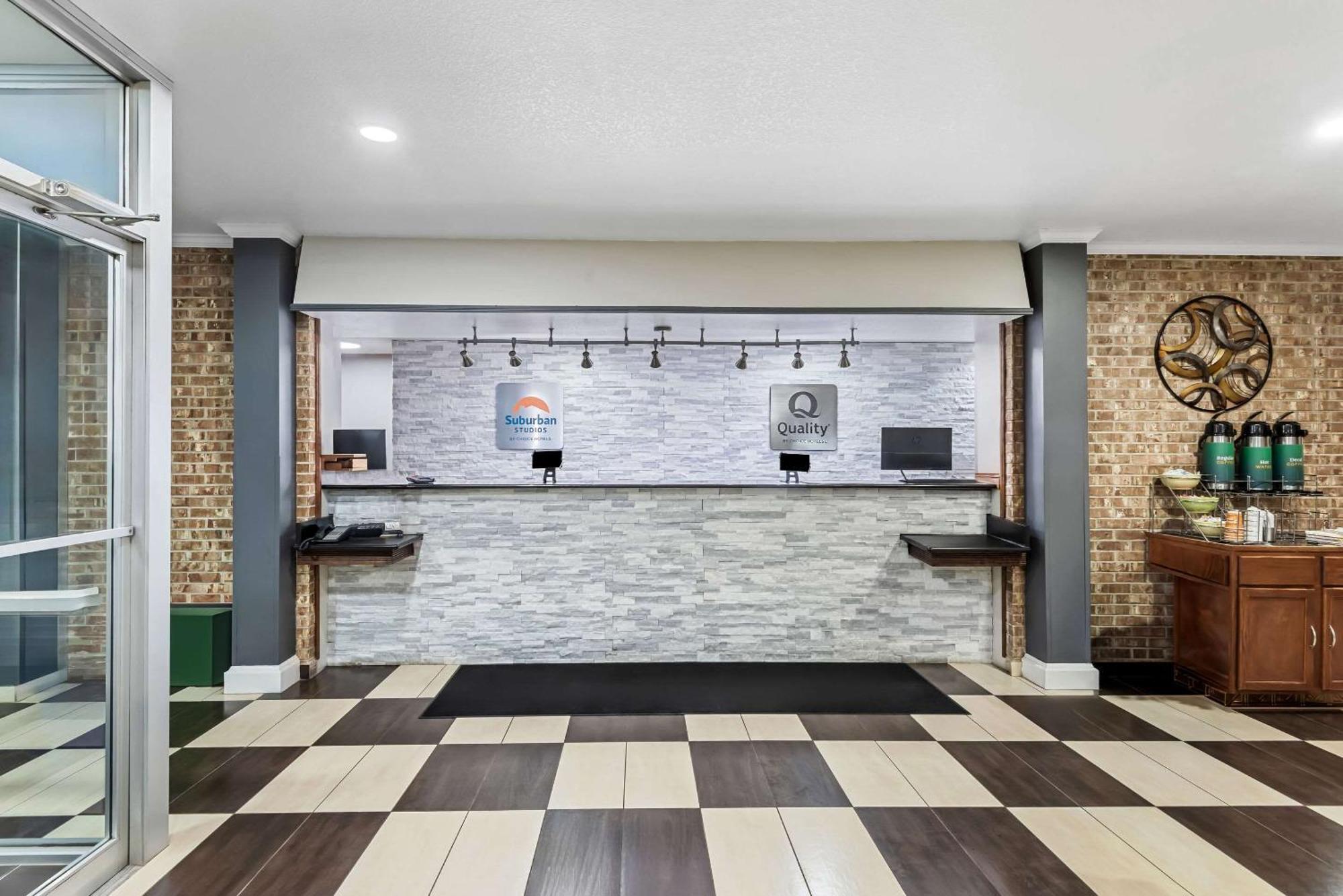 Quality Inn Fort Dodge Exteriör bild